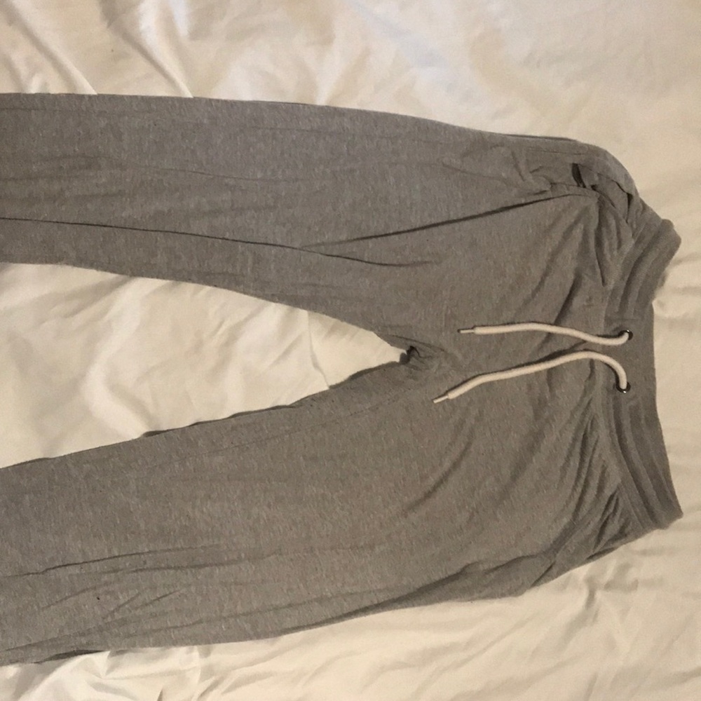 Thin sweatpants